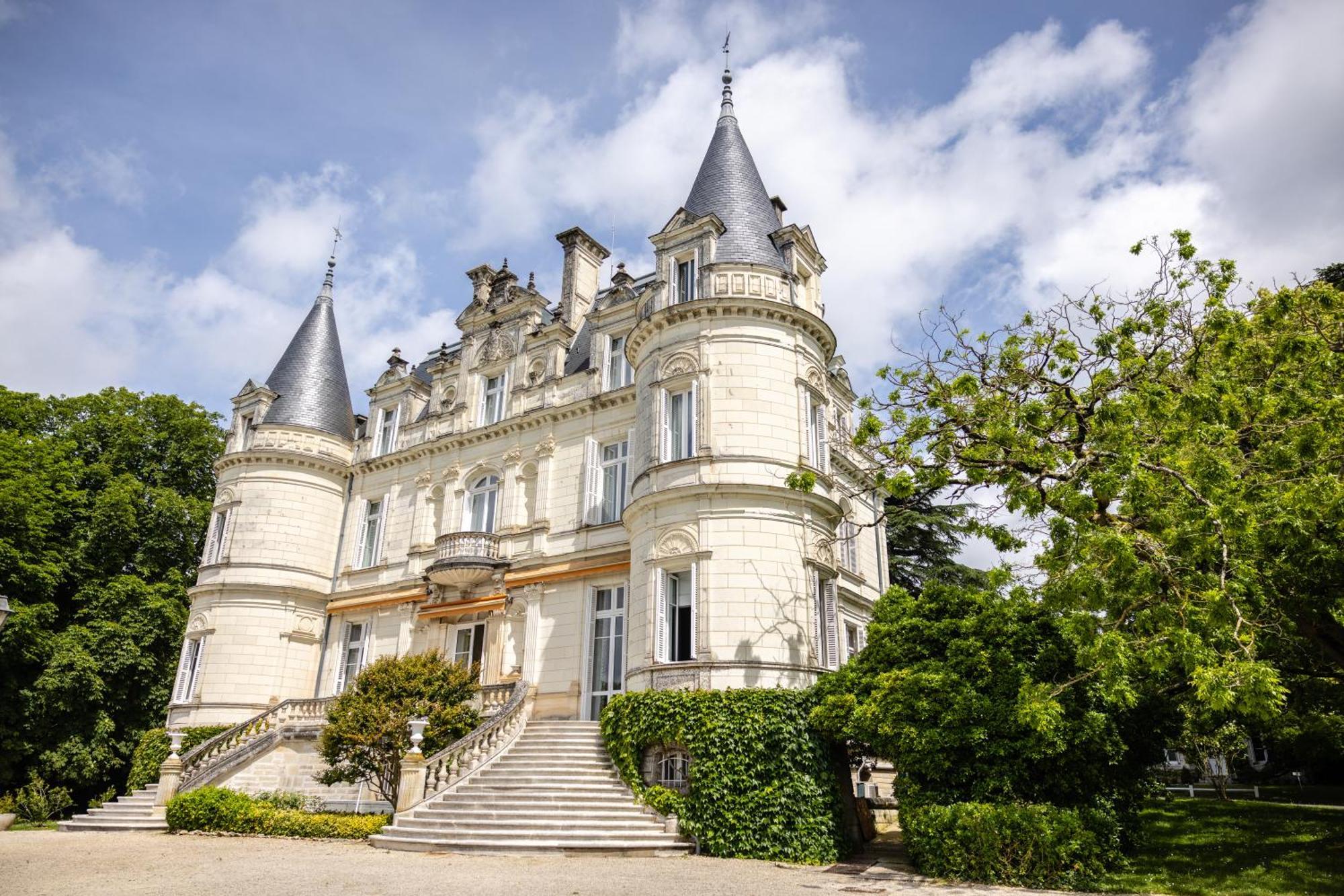 Отель Domaine De La Tortiniere Veigne Экстерьер фото