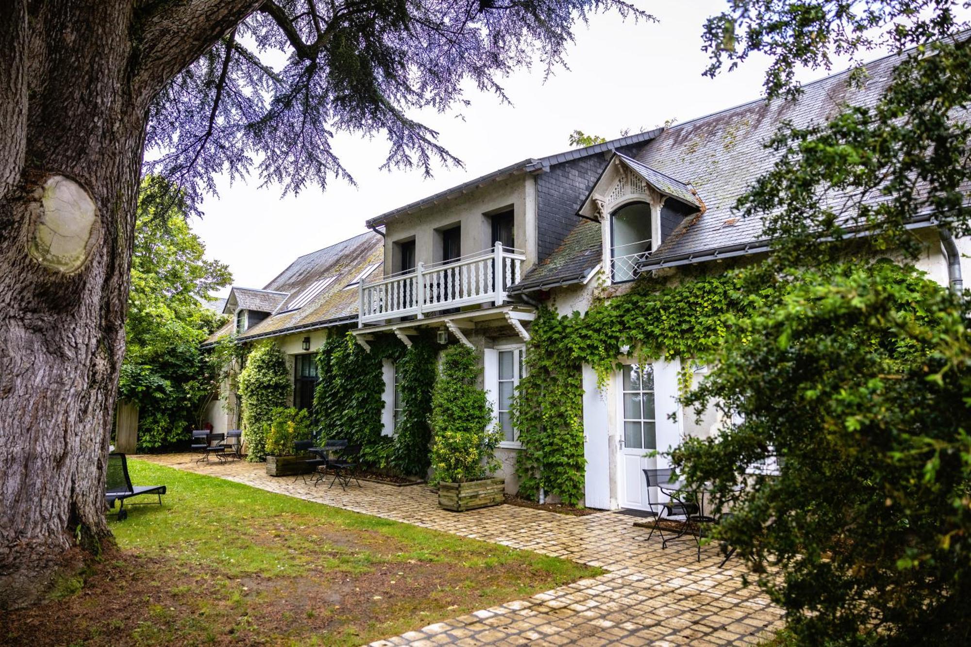 Отель Domaine De La Tortiniere Veigne Экстерьер фото